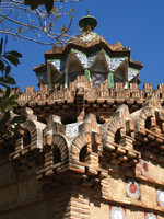 Finca Güell, Sicht auf die Reitschule