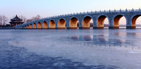 The Seventeen-Arch Bridge in winter